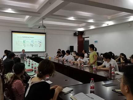 说明: D:\2019年工作\个人事务\Kersten教授\德国美恩茨大学Micheal Kersten教授应邀来十大赌博网站排行榜
做讲座报告\德国美恩茨大学Micheal Kersten教授应邀来十大赌博网站排行榜
做讲座报告\Kersten教授讲座报告现场二.jpg